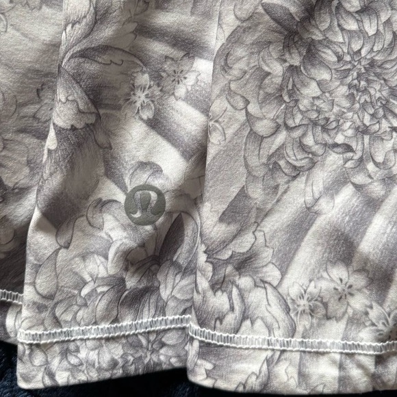 Lululemon Women’s Pacesetter Skirt Floral White‎ Gray Sz 4 - Picture 3 of 9
